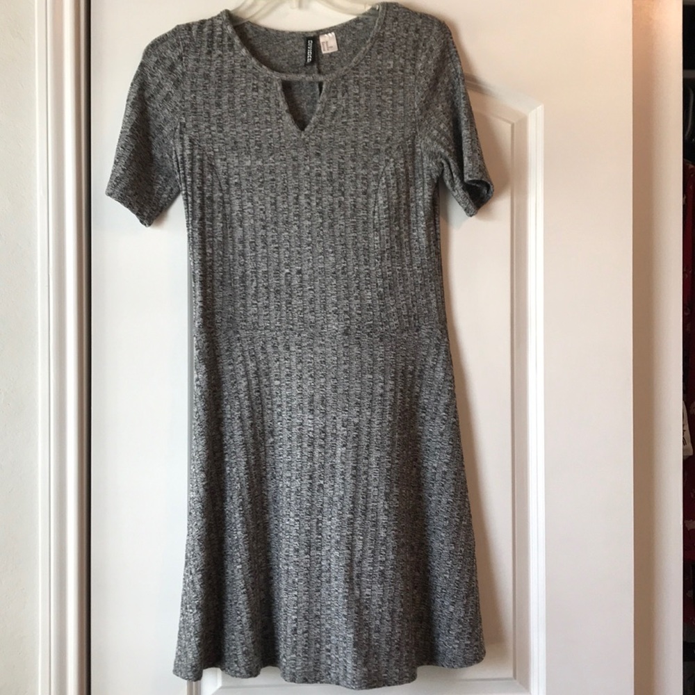 Grey short sleeve dress